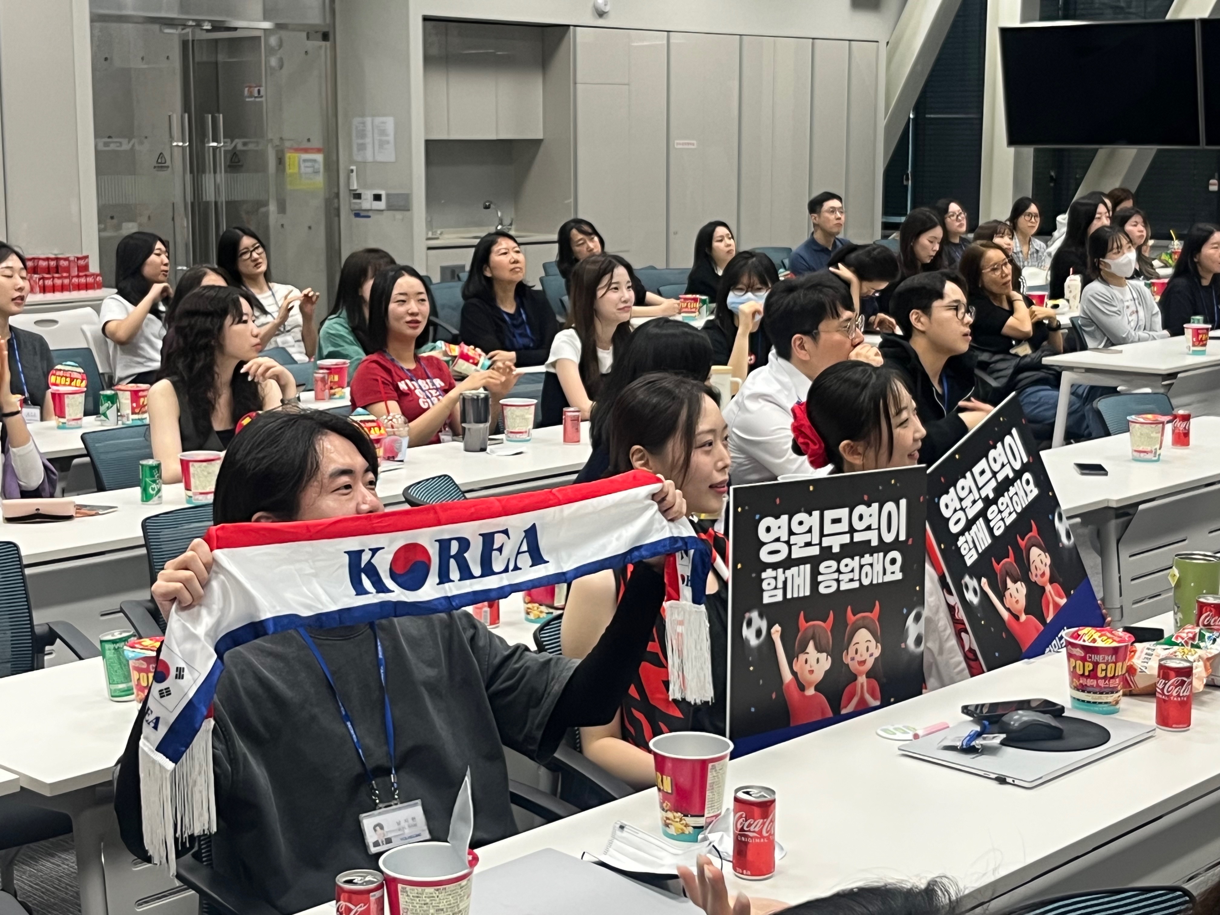 “축구로 하나된 영원무역”…임직원 500여 명 한마음 응원